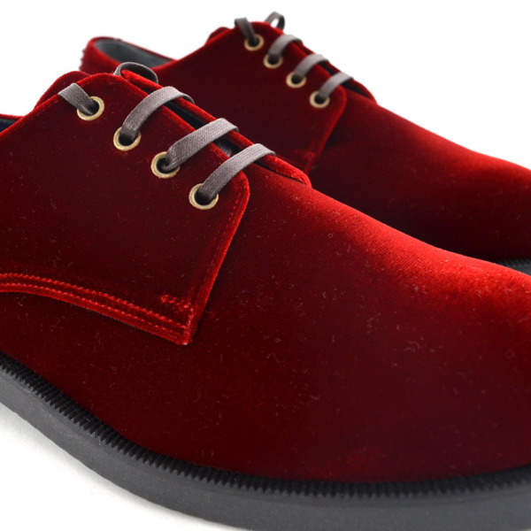 BLOHM /// VELVET POST Cherry Red 01