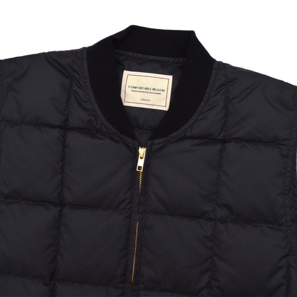 COMFORTABLE REASON /// Rip-Stop Down Vest Black 01