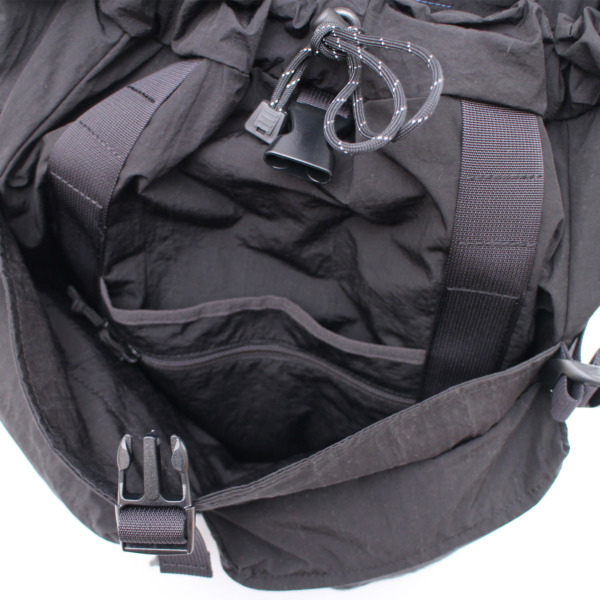 NOROLL /// EMPTY-HANDED PACK Black 03