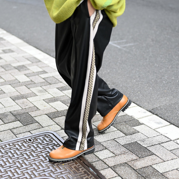 Sasquatchfabrix. /// SYNTHETIC LEATHER TRACK PANTS Black 07