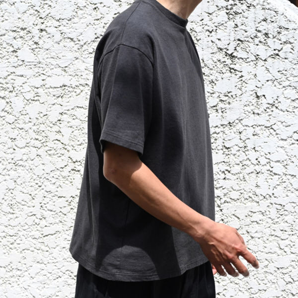 SUPPLY /// Classic Fit Tee Charcoal 06