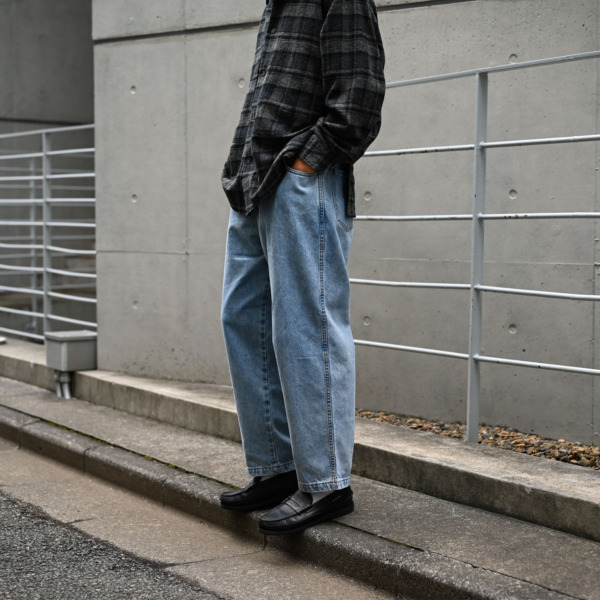 COMFORTABLE REASON /// Fade Denim Slacks Ice Wash 07