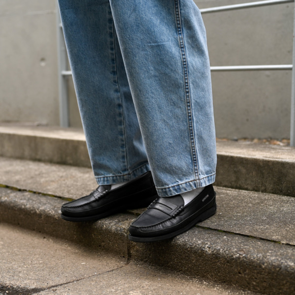 COMFORTABLE REASON /// Fade Denim Slacks Ice Wash 08