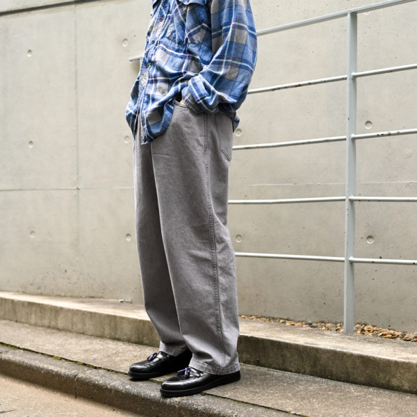 COMFORTABLE REASON /// Fade Denim Slacks Smoky Wash 08