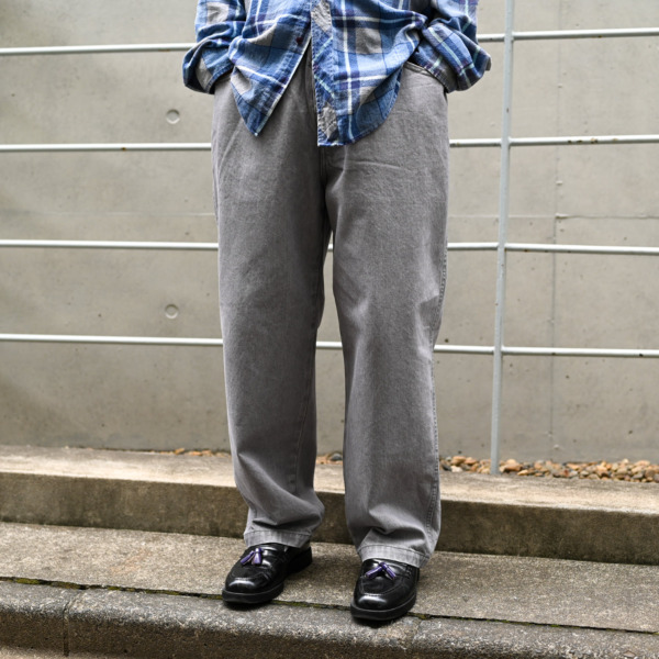 COMFORTABLE REASON /// Fade Denim Slacks Smoky Wash 09