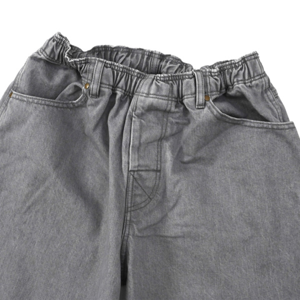 COMFORTABLE REASON /// Fade Denim Slacks Smoky Wash 03