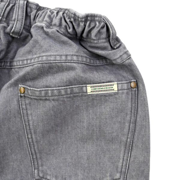 COMFORTABLE REASON /// Fade Denim Slacks Smoky Wash 04